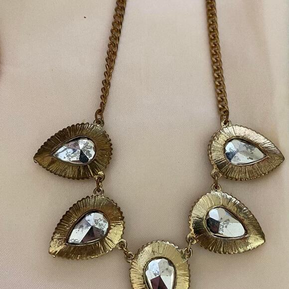 Gold tone crystal necklace with adjustable chain - Picture 5 of 5